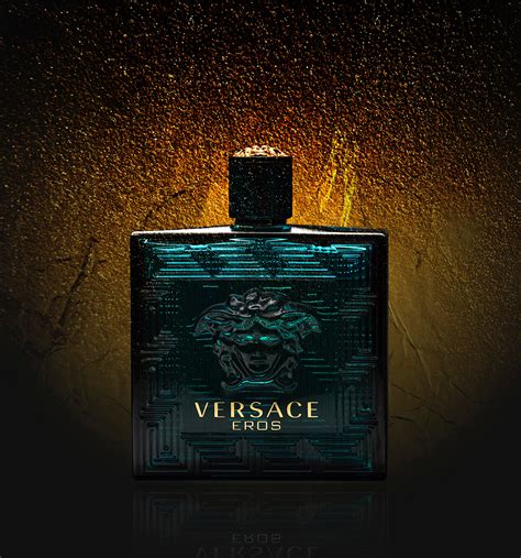 what does versace smell like